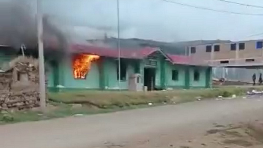 Prenden fuego a una comisaría en la localidad peruana de Huancabamba