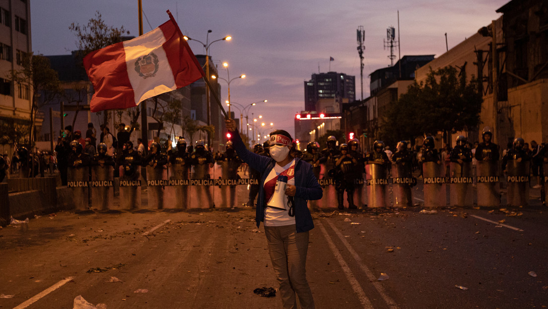 Alta tensión en las calles de Perú: manifestantes exigen cerrar el Congreso y liberar a Castillo