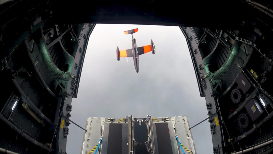 VIDEO: Alemania ensaya el lanzamiento de un dron de combate desde un avión portador
