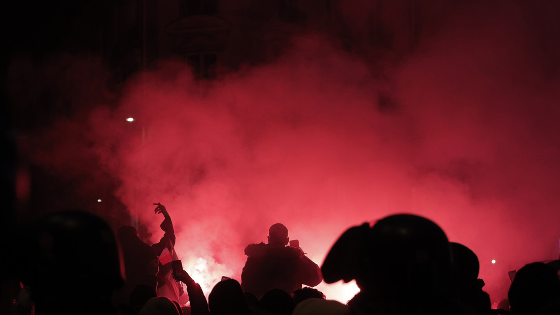 Disturbios entre hinchas franceses y marroquíes tras el pase de Francia a la final del Mundial 2022 (VIDEOS)