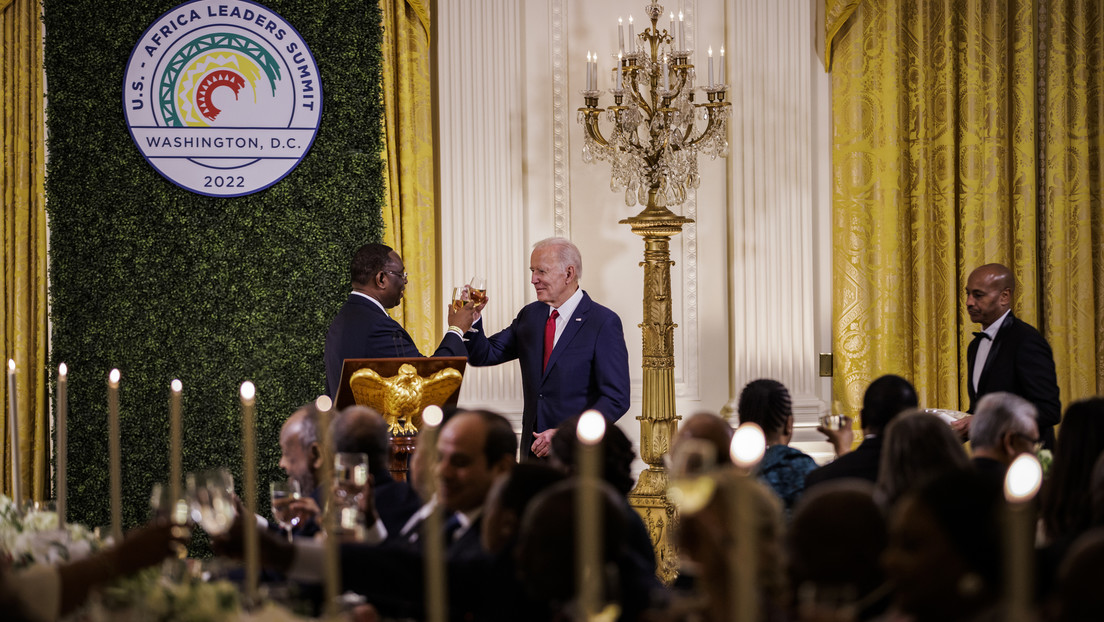 "Una crueldad inimaginable": Biden lamenta la esclavitud y promete 55.000 millones de dólares a África