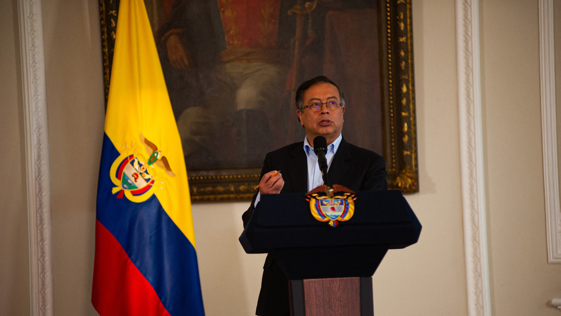 Petro anuncia un aumento salarial de 16 % en Colombia tras acuerdo con empresarios y trabajadores