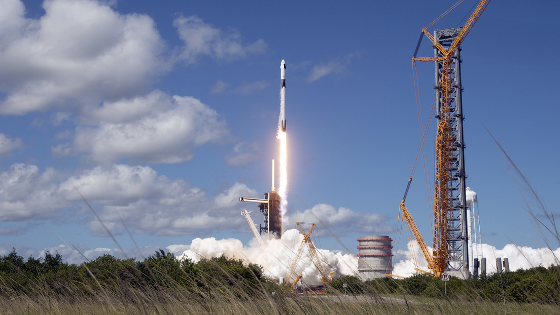 VIDEO: Pasajero de avión graba lanzamiento de un Falcon 9 de SpaceX