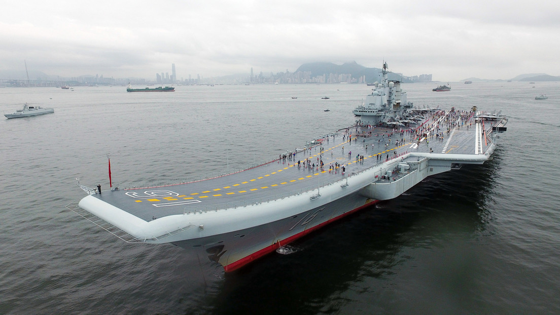 El grupo de ataque del portaviones chino Liaoning ingresa en el Pacífico occidental