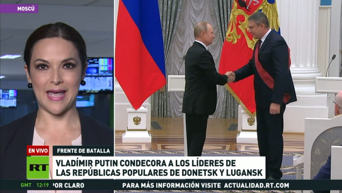 Vladímir Putin condecora a los líderes de las repúblicas populares de Donetsk y Lugansk