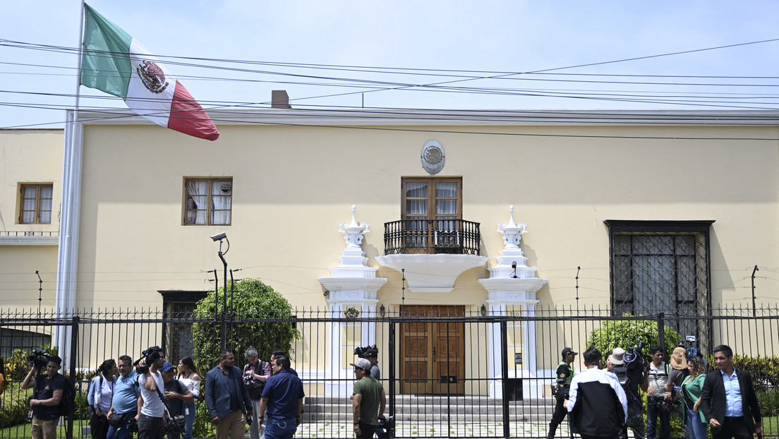 El Gobierno de Perú declara 'persona non grata' al embajador de México