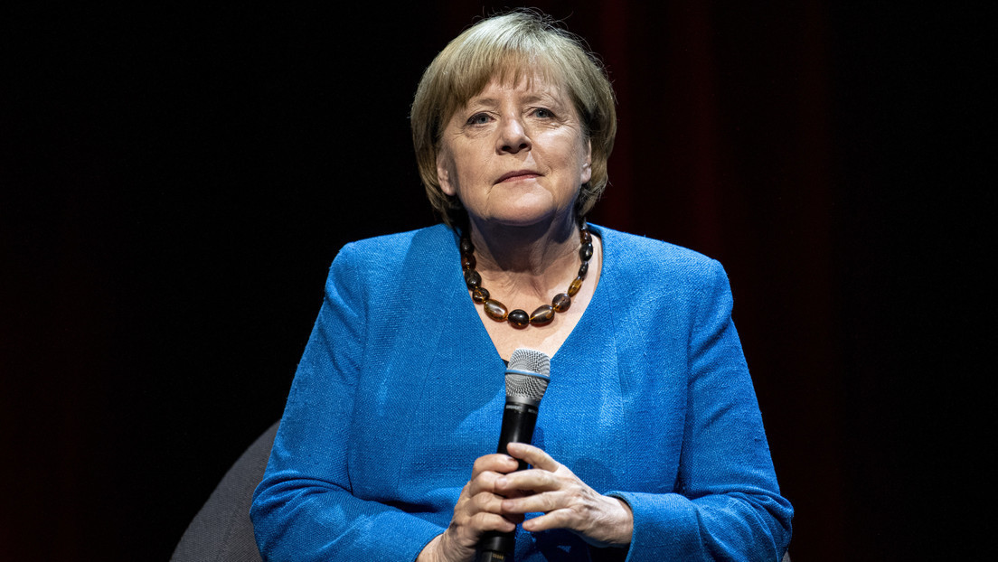 Merkel reitera que los Acuerdos de Minsk se firmaron para "darle tiempo a Ucrania para volverse más fuerte"