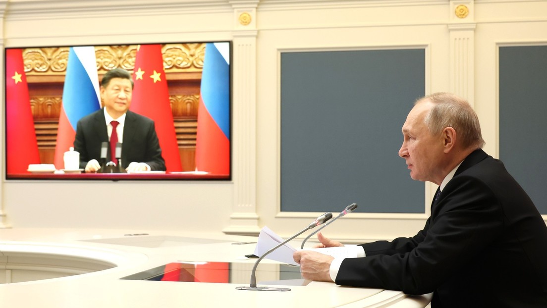 El presidente de Rusia, Vladímir Putin, y su homólogo chino, Xi Jinping, mantienen conversaciones a través de videoconferencia.