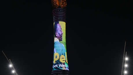 VIDEO: Le desean una pronta recuperación a Pelé con un mensaje en uno de los edificios más altos de Catar