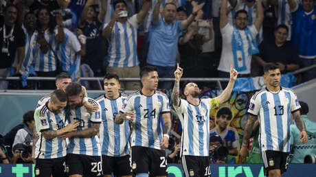 Argentina derrota a Australia y pasa a los cuartos de final