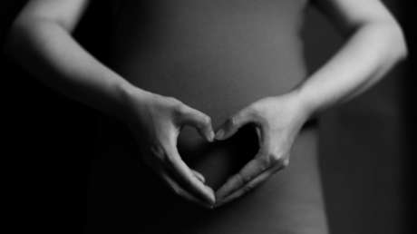 Parlamentaria senegalesa pateada en el vientre durante una sesión puede perder el bebé