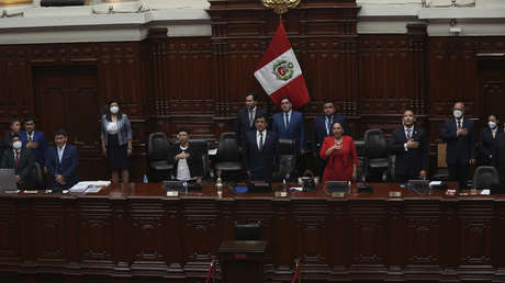 El Congreso de Perú destituye a Pedro Castillo y Dina Boluarte asume la Presidencia