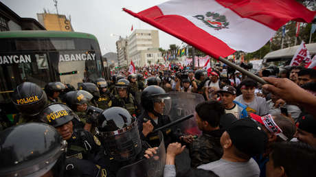 El Gobierno de Perú declara el toque de queda en 8 departamentos