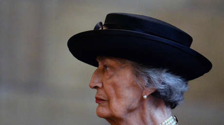 La madrina del príncipe Guillermo se disculpa con una activista negra a la que preguntó varias veces "de qué parte de África" provenía