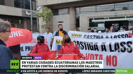Los maestros protestan en varias ciudades ecuatorianas contra la discriminación salarial