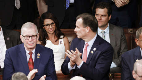 Congresistas republicanos no se levantan durante una ovación de pie a Zelenski (VIDEO)