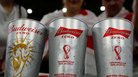 Promesa cumplida: Budweiser reparte en Argentina las cervezas que no pudo vender en el Mundial