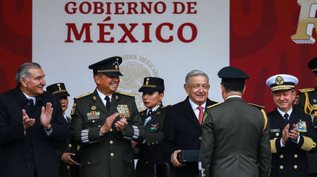 "Utilizan al pueblo de escudo": López Obrador sobre los 'regalos' de los cárteles a la población