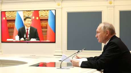 El presidente de Rusia, Vladímir Putin, y su homólogo chino, Xi Jinping, mantienen conversaciones a través de videoconferencia.