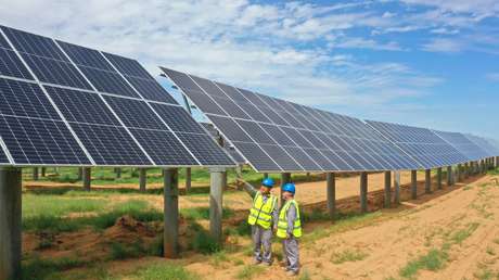 China inicia la construcción de la mayor fuente de energías renovables del mundo en zonas desérticas