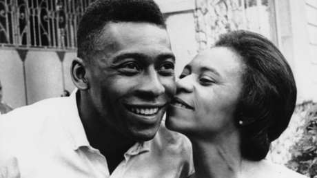 La madre de Pelé, de 100 años, todavía no sabe que murió su hijo