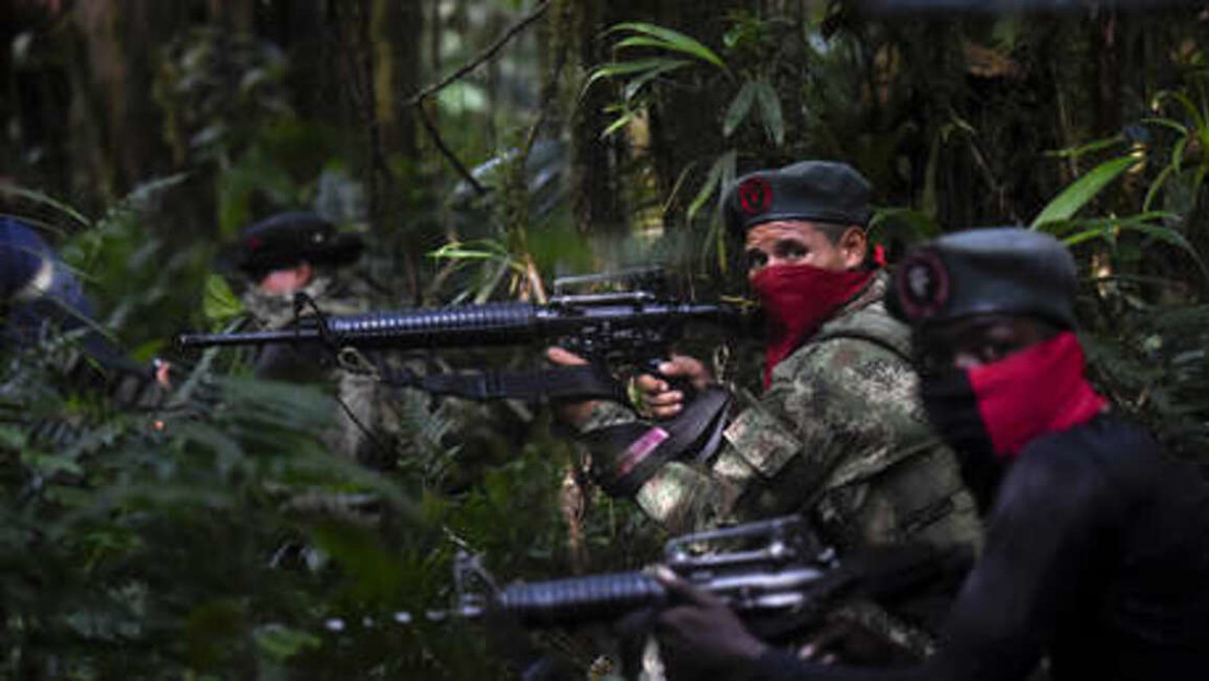El Gobierno de Colombia acuerda un cese al fuego bilateral con cinco grupos armados durante 6 meses