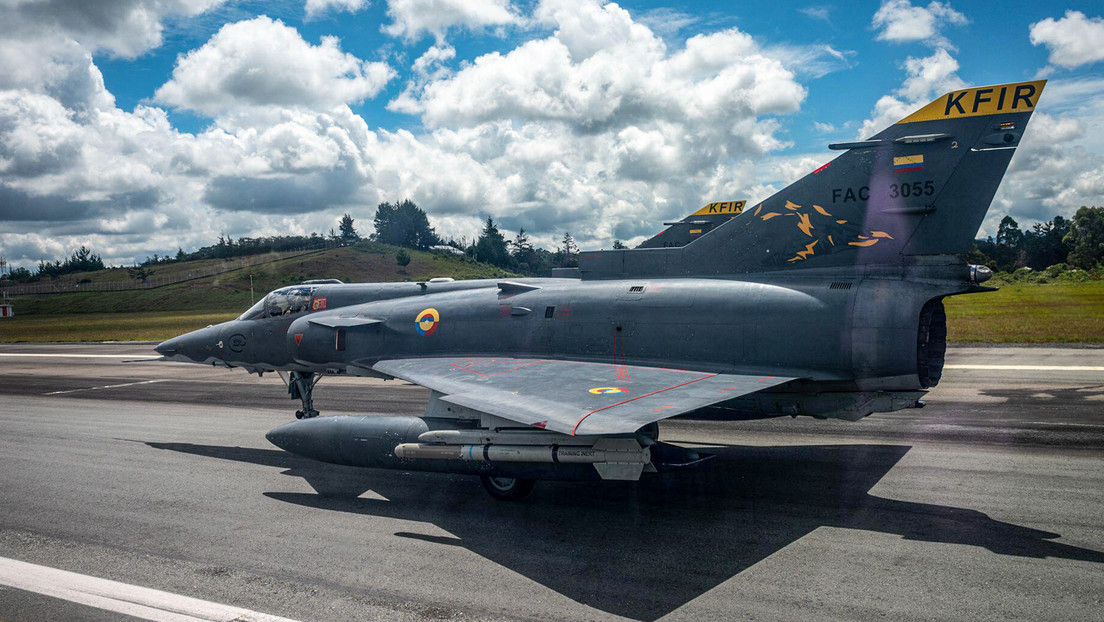 Por qué el Gobierno colombiano no logró concretar la controvertida compra de aviones de combate