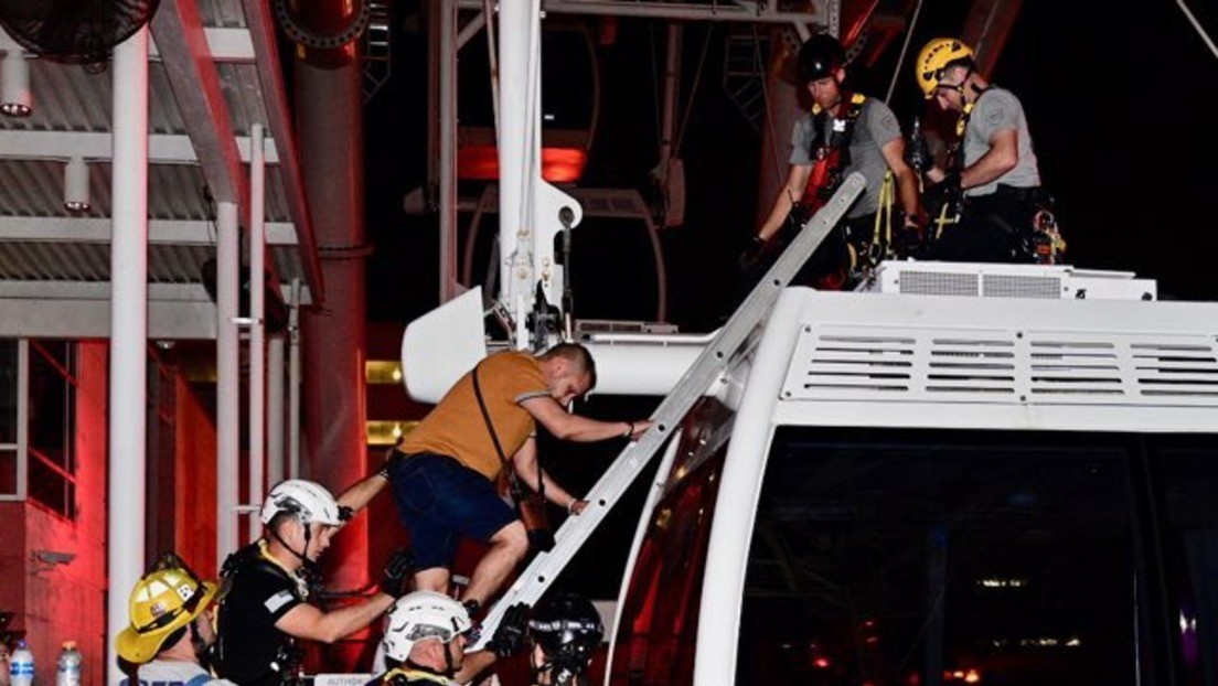Rescatan a decenas de personas atrapadas en una noria de 120 metros de altura en EE.UU. (FOTOS, VIDEOS)