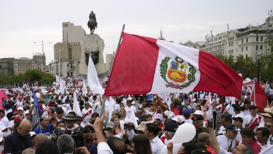 Renuncia el jefe de Inteligencia de Perú tras calificar las protestas como "insurgencia terrorista"