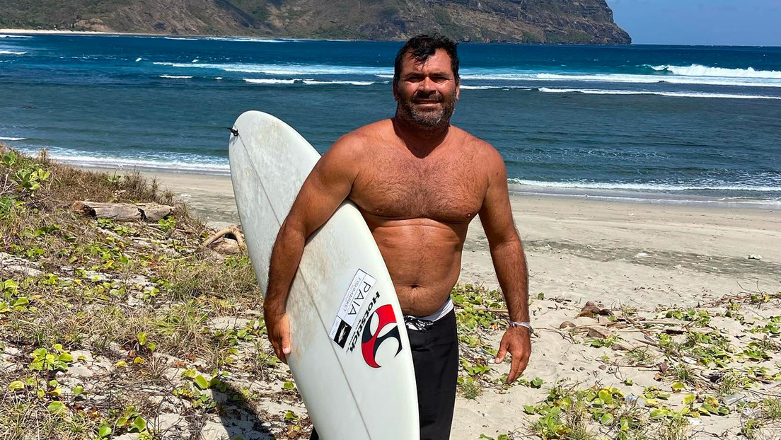 Muere un legendario surfista tras caer de una ola gigante en Portugal
