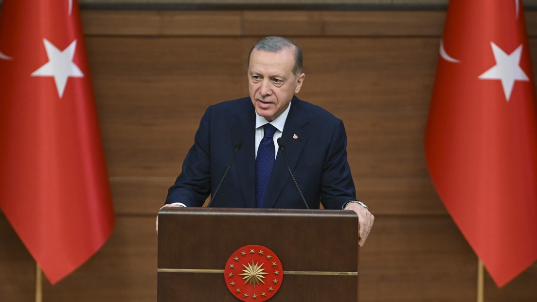 ¿Y los 'chalecos amarillos' no son "apóstoles de la democracia"?: Erdogan desenmascara la actitud hipócrita de Occidente