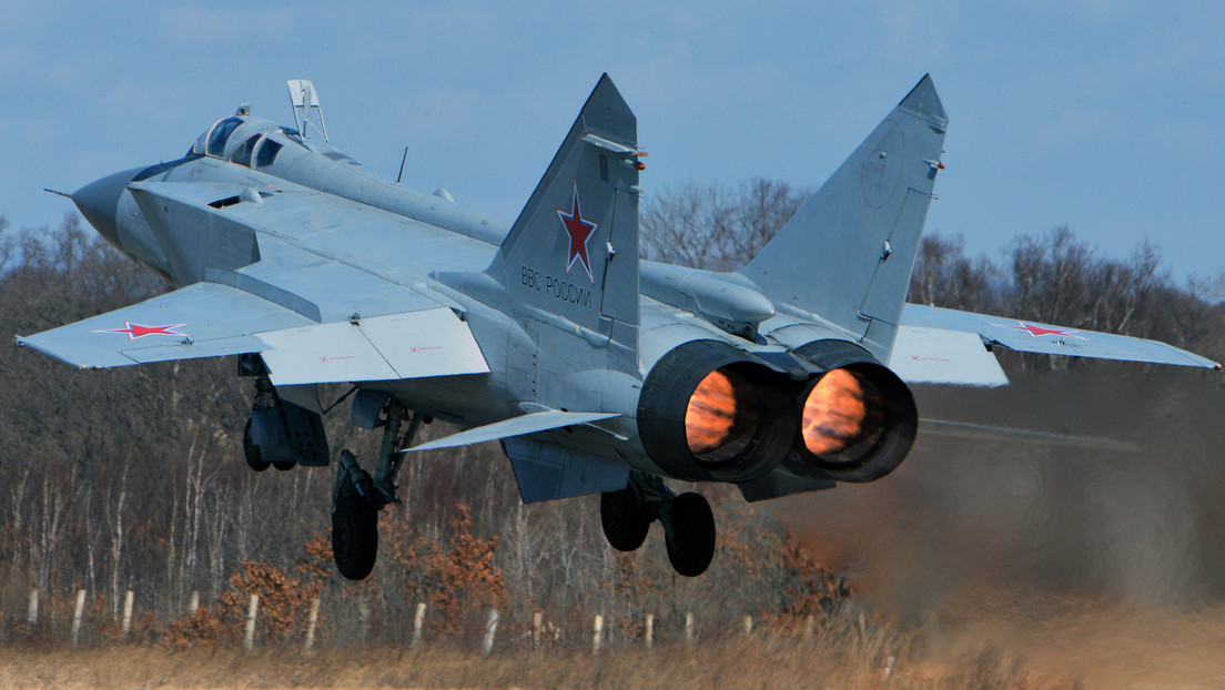 Cazas rusos MiG-31 realizan vuelos planificados sobre el Pacífico
