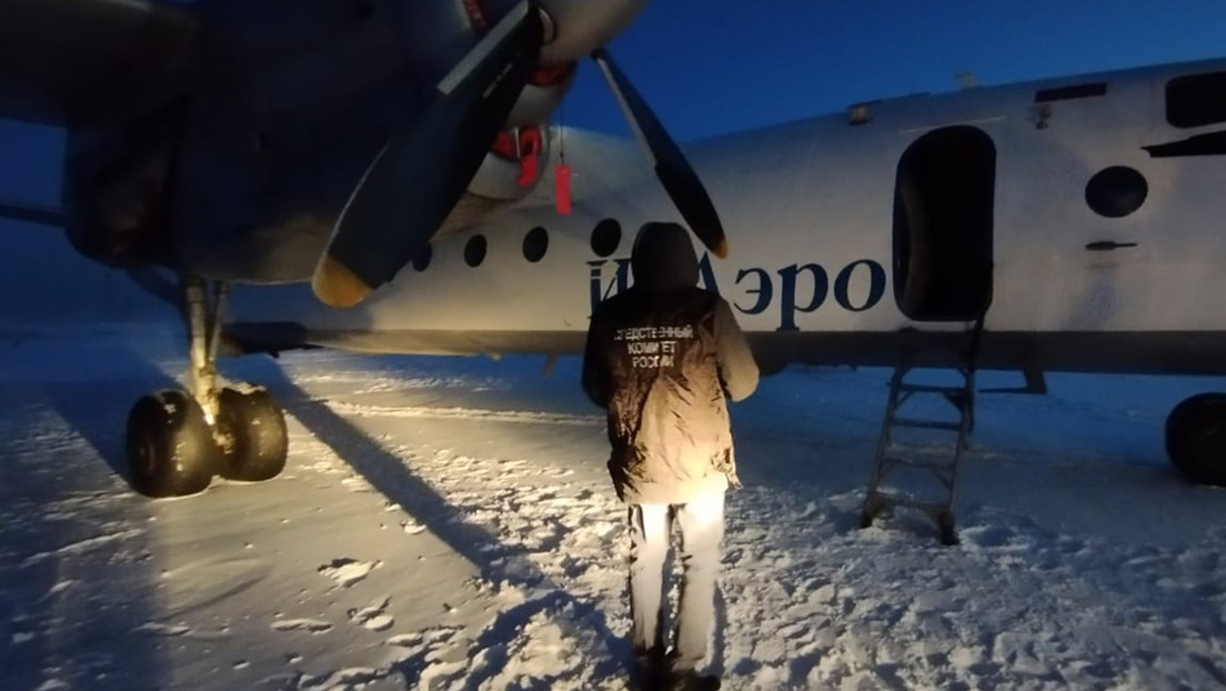 La puerta de un avión de pasajeros se abre en pleno vuelo (VIDEO)