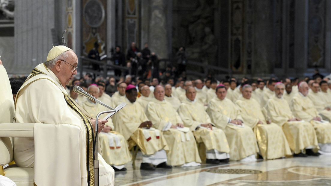 Denuncian un "plan secreto" en el Vaticano para forzar la dimisión del papa Francisco