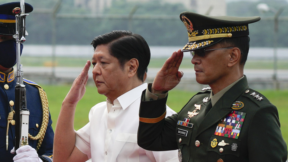 Dimite el ministro de Defensa de Filipinas en medio de temores de una posible agitación militar