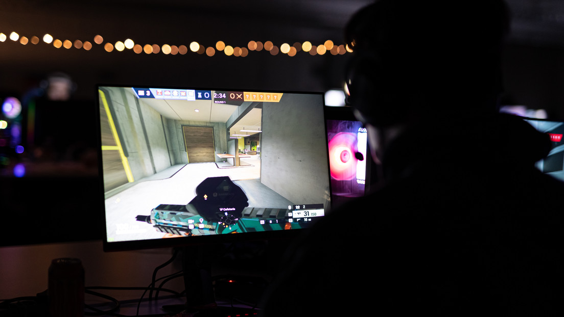 Videojugador confiesa un supuesto doble asesinato y desata una redada policial en su hogar (VIDEO)