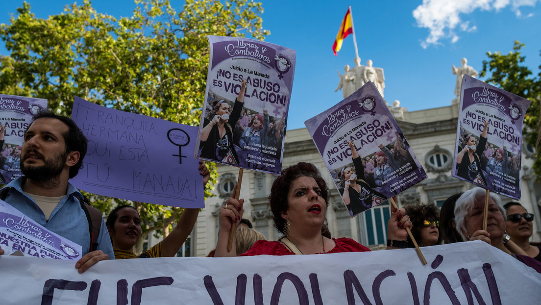 Cárcel para el periodista español que publicó datos y fotos de la víctima de 'la Manada'