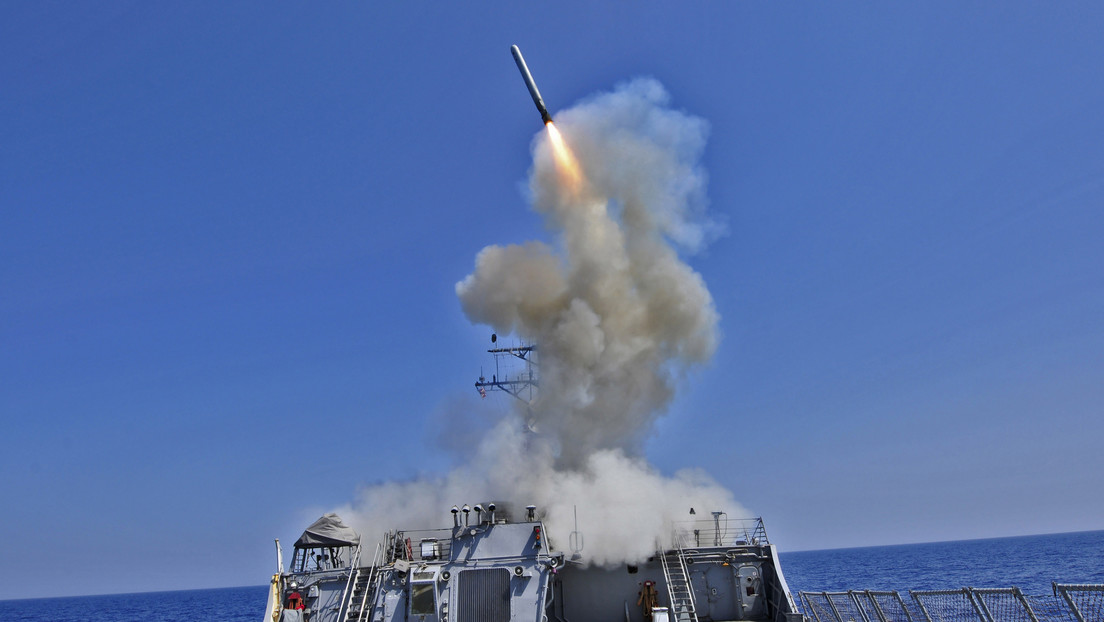 Armarse a sí mismo y también a Ucrania podría ser "desafiante" para EE.UU., admite el secretario de la Marina