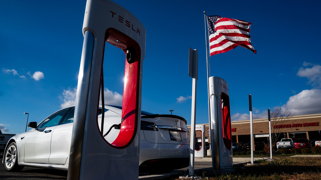 Propietarios de coches Tesla se sienten "engañados" por la compañía tras perderse rebajas de hasta 20%