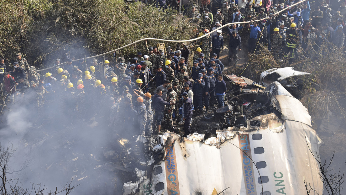 Graban los momentos antes del fatal accidente aéreo en Nepal desde el interior de la cabina