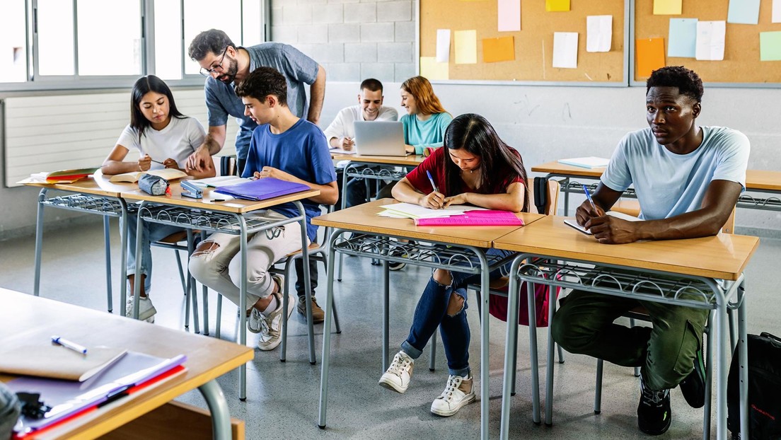 "Enfoque maníaco en la igualdad": Varios colegios en EE.UU. ocultan premios académicos a sus alumnos