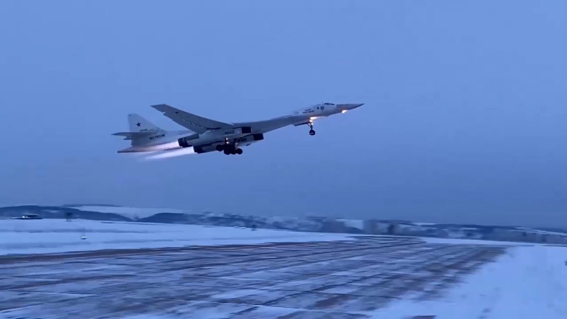 VIDEO: Dos bombarderos estratégicos Tu-160 sobrevuelan aguas neutrales del Ártico