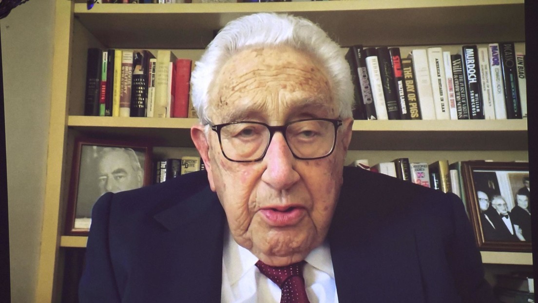 Kissinger: Rusia debe poder reincorporarse al sistema internacional tras un acuerdo de paz con Kiev