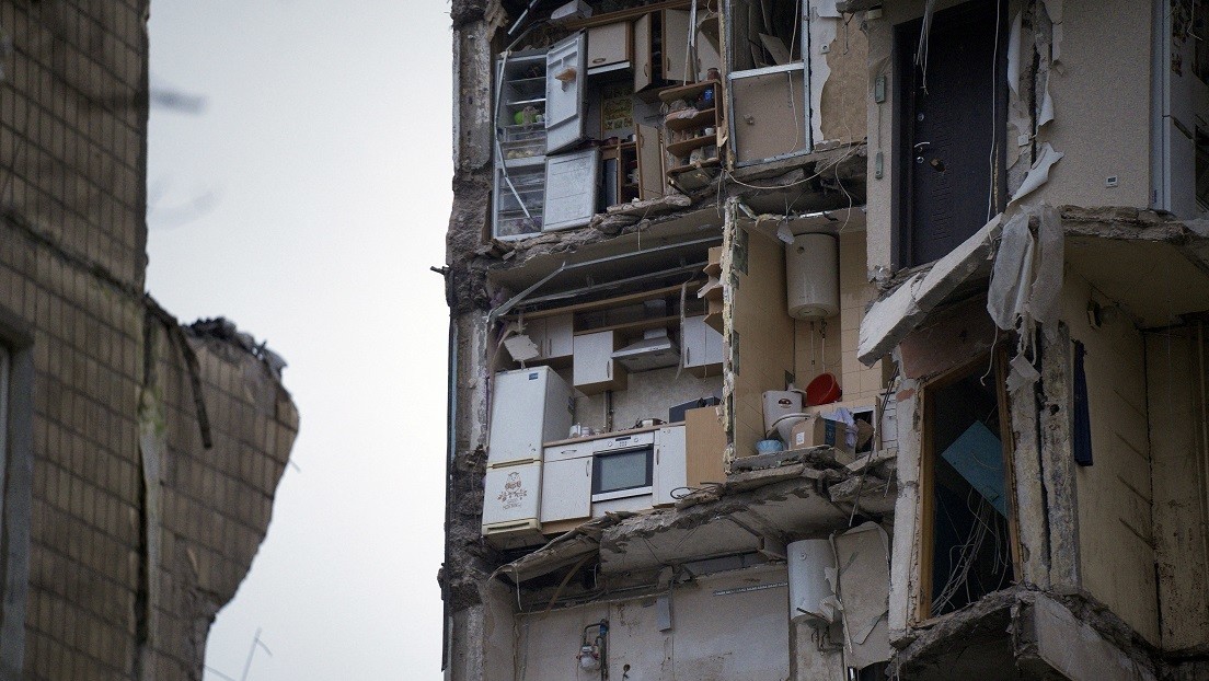 Rusia explica el "verdadero trasfondo" del impacto de un misil en un edificio residencial en Ucrania