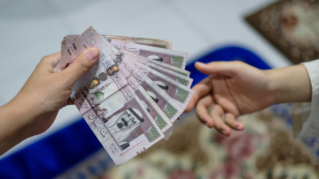 Arabia Saudita dice estar abierta a comercializar en monedas distintas al dólar