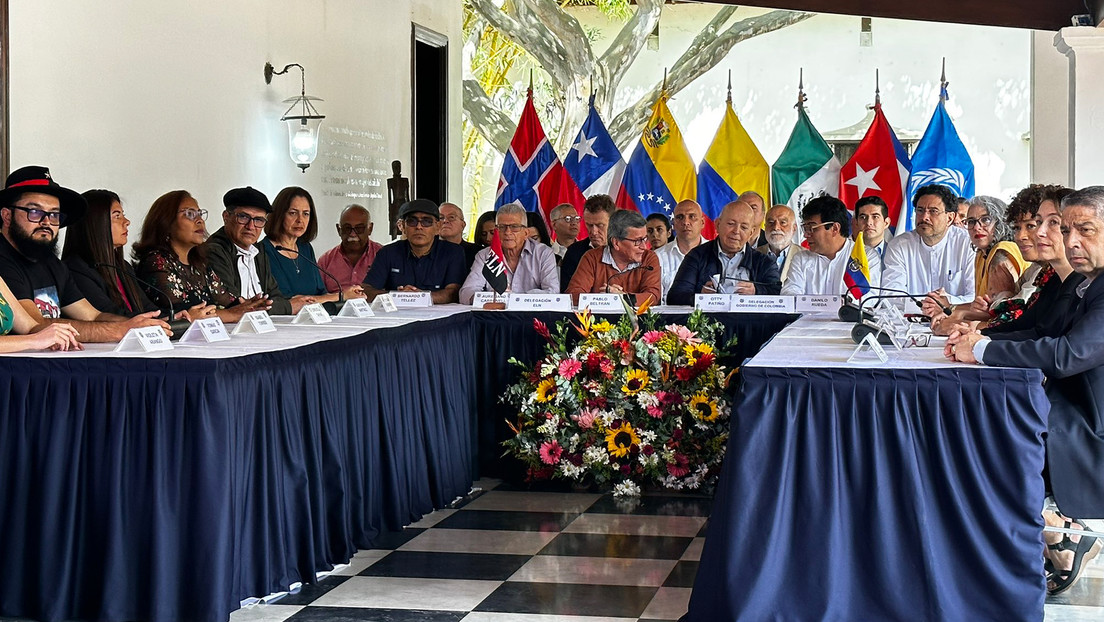 Concluye con éxito en Caracas la reunión extraordinaria entre las delegaciones del Gobierno colombiano y el ELN