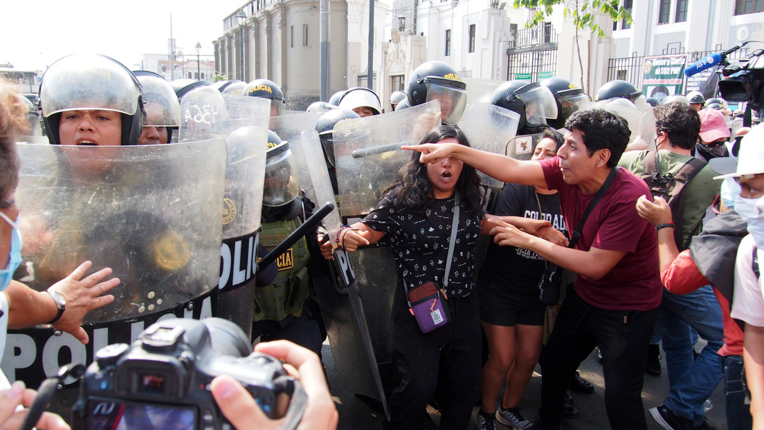 "Ocúpese de sus asuntos": El premier peruano le revira a Petro por sus críticas a represión en Lima