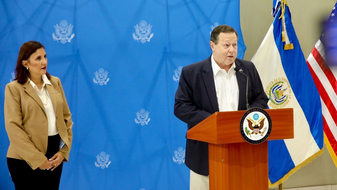 EE.UU. designa un embajador en El Salvador que promete a trabajar "respetuosamente"