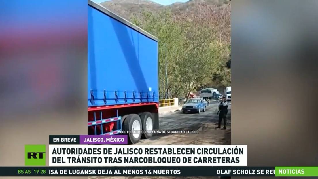 Autoridades de Jalisco restablecen la circulación del tránsito tras el narcobloqueo de carreteras