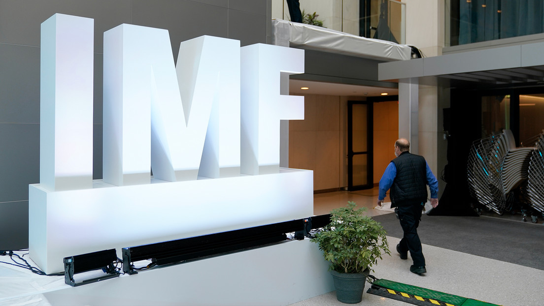El FMI mejora sus pronósticos para la economía mundial por primera vez en un año